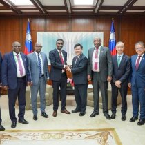 Md.Cirro Oo Djibouti kulan kula yeeshay safiirrada Faranca iyo Itoobiya & uk