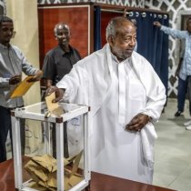 Djibouti: Guelleh re-elects himself with 97.8% of the votes.